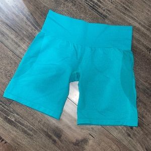 2 NVGTN Shorts- Contour seamless - Turquoise and Lilac